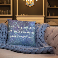 Load image into Gallery viewer, I am very thankful for all the love in my life. I find it everywhere basic Pillow
