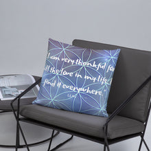 Load image into Gallery viewer, I am very thankful for all the love in my life. I find it everywhere basic Pillow
