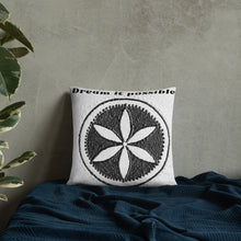 Load image into Gallery viewer, Dream it possible Basic Pillow
