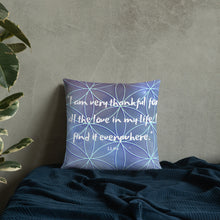 Load image into Gallery viewer, I am very thankful for all the love in my life. I find it everywhere basic Pillow
