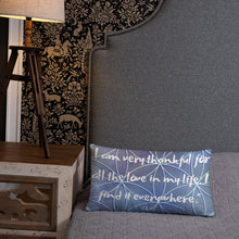 Load image into Gallery viewer, I am very thankful for all the love in my life. I find it everywhere basic Pillow
