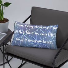 Load image into Gallery viewer, I am very thankful for all the love in my life. I find it everywhere basic Pillow
