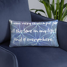 Load image into Gallery viewer, I am very thankful for all the love in my life. I find it everywhere basic Pillow
