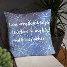 Load image into Gallery viewer, I am very thankful for all the love in my life. I find it everywhere basic Pillow
